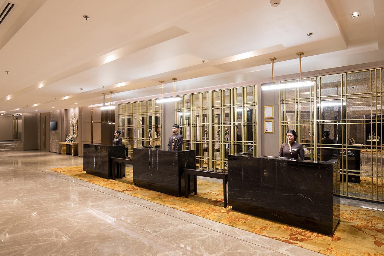 The Heritage Chiang Rai Hotel And Convention Екстер'єр фото Concierge desks at the lobby