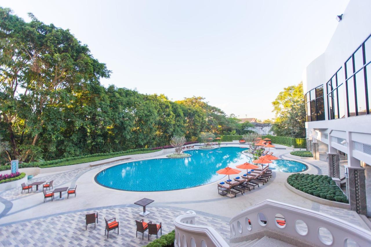 The Heritage Chiang Rai Hotel And Convention Екстер'єр фото The swimming pool at the hotel