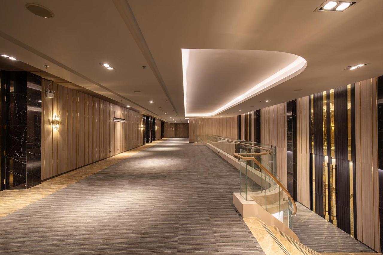 The Heritage Chiang Rai Hotel And Convention Екстер'єр фото The interior of the hotel
