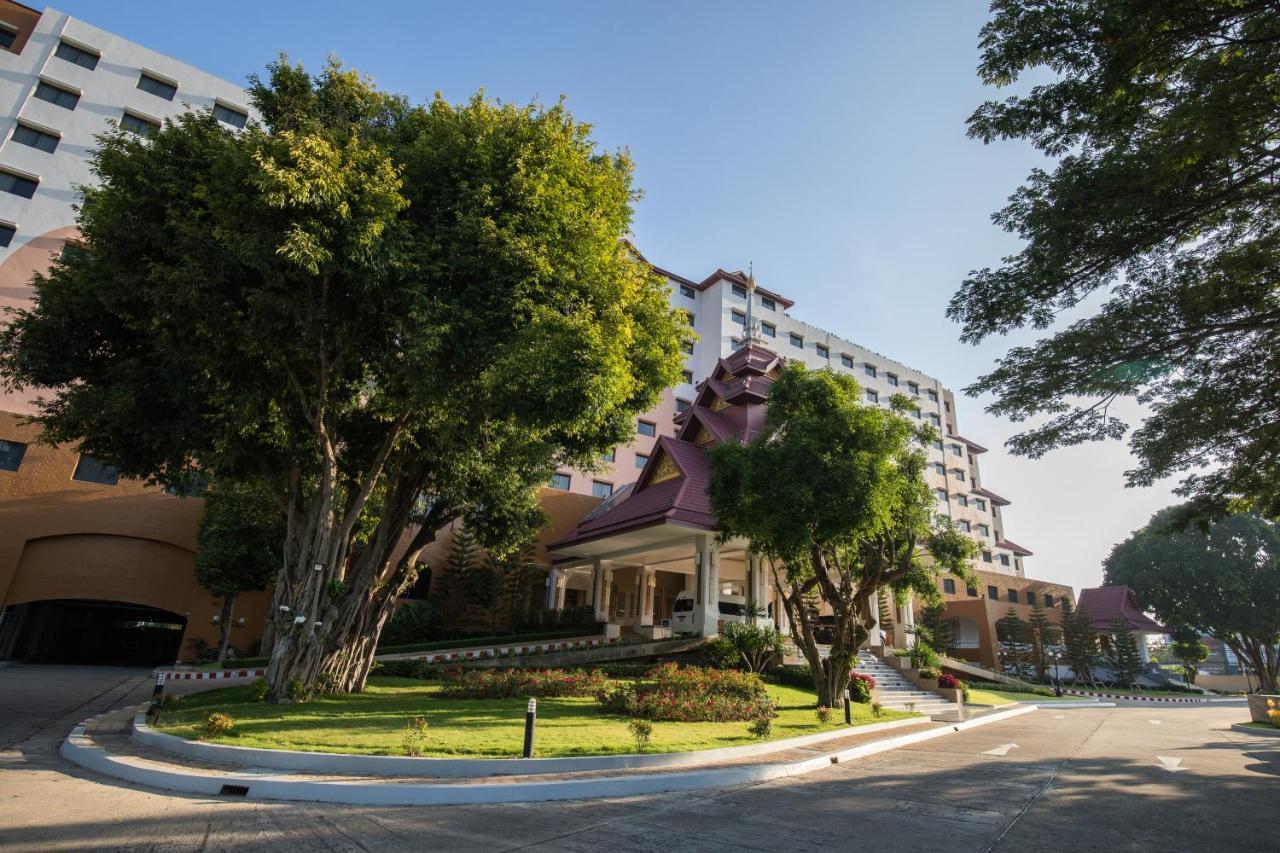 The Heritage Chiang Rai Hotel And Convention Екстер'єр фото The main entrance of the hotel