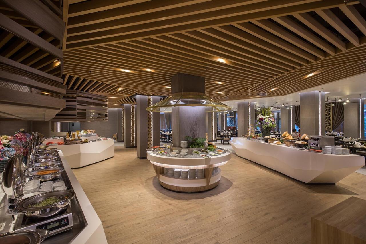 The Heritage Chiang Rai Hotel And Convention Екстер'єр фото The buffet at the 360° restaurant