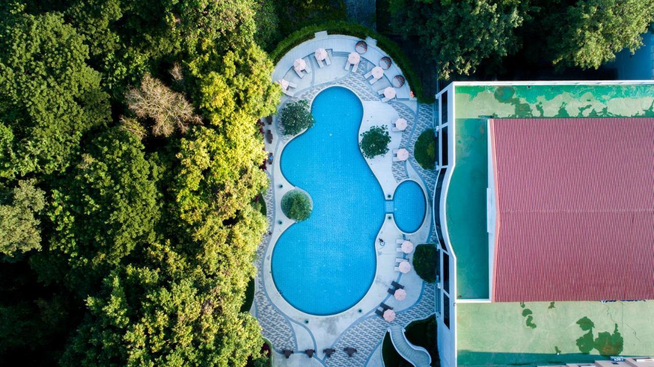 The Heritage Chiang Rai Hotel And Convention Екстер'єр фото Aerial view of the swimming pool