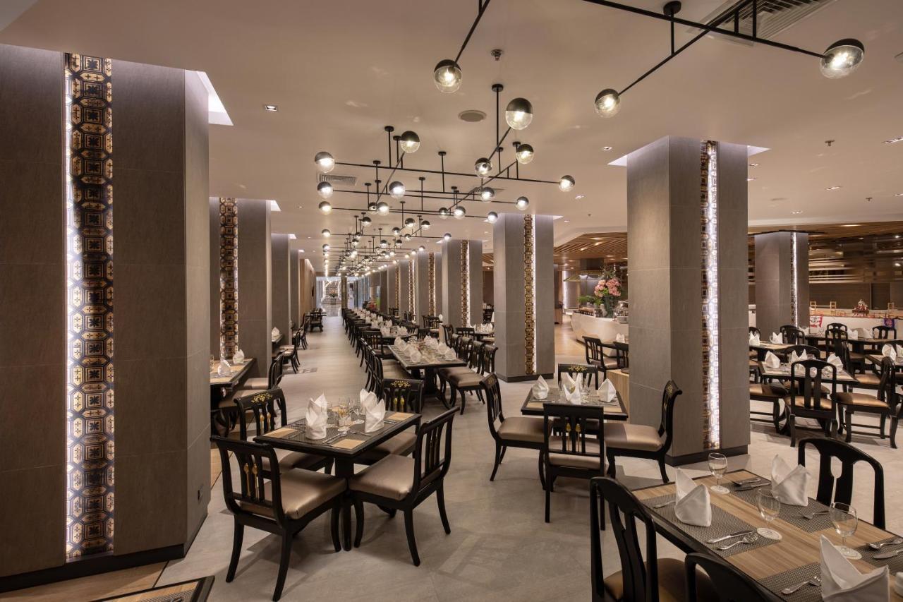 The Heritage Chiang Rai Hotel And Convention Екстер'єр фото The restaurant's interior