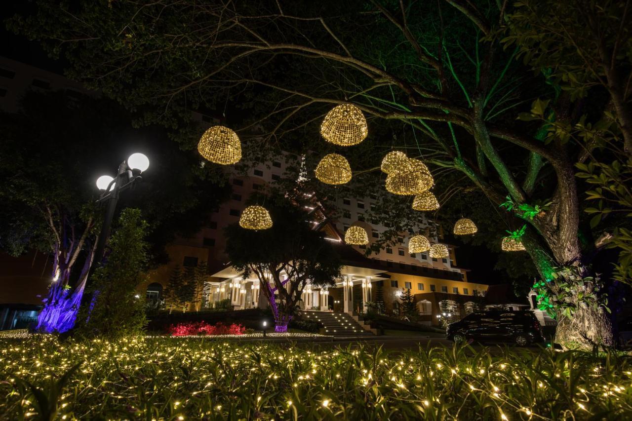 The Heritage Chiang Rai Hotel And Convention Екстер'єр фото Christmas lights in San Francisco